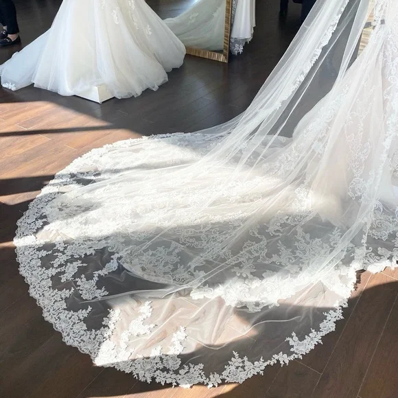 🚨Authentic Allure Wedding Gown and Cathedral-length Veil -💍💒 - 3-Day SALE ONLY - Picture 6 of 16